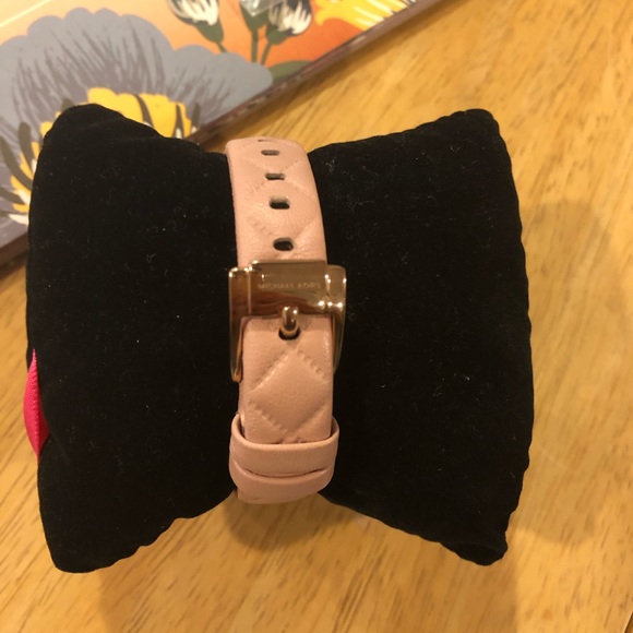 Michael Kors leather watch - Picture 3 of 4